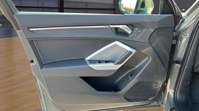 Used 2025 Audi Q3 2.0T Premium image 24