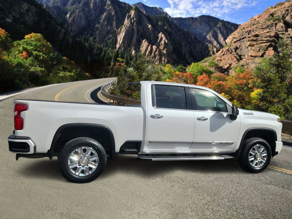 Used 2024 Chevrolet Silverado 2500 High Country w/ Technology Package image 2