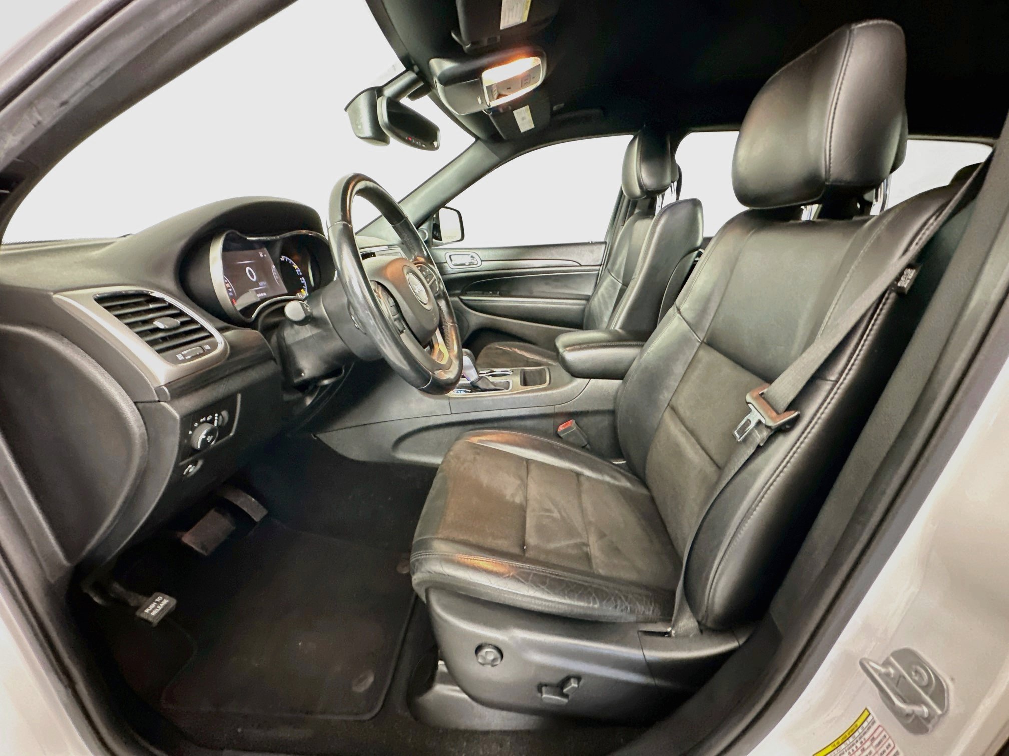 Used 2019 Jeep Grand Cherokee Altitude RWD image 13