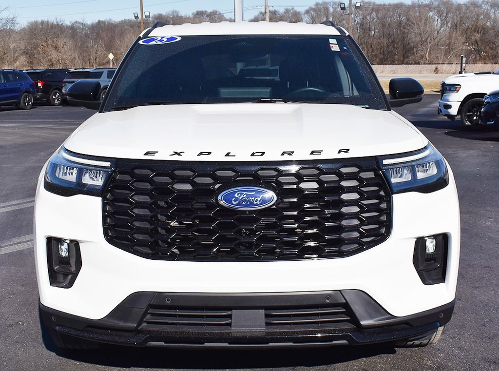 Used 2025 Ford Explorer ST-Line AWD/4WD image 26