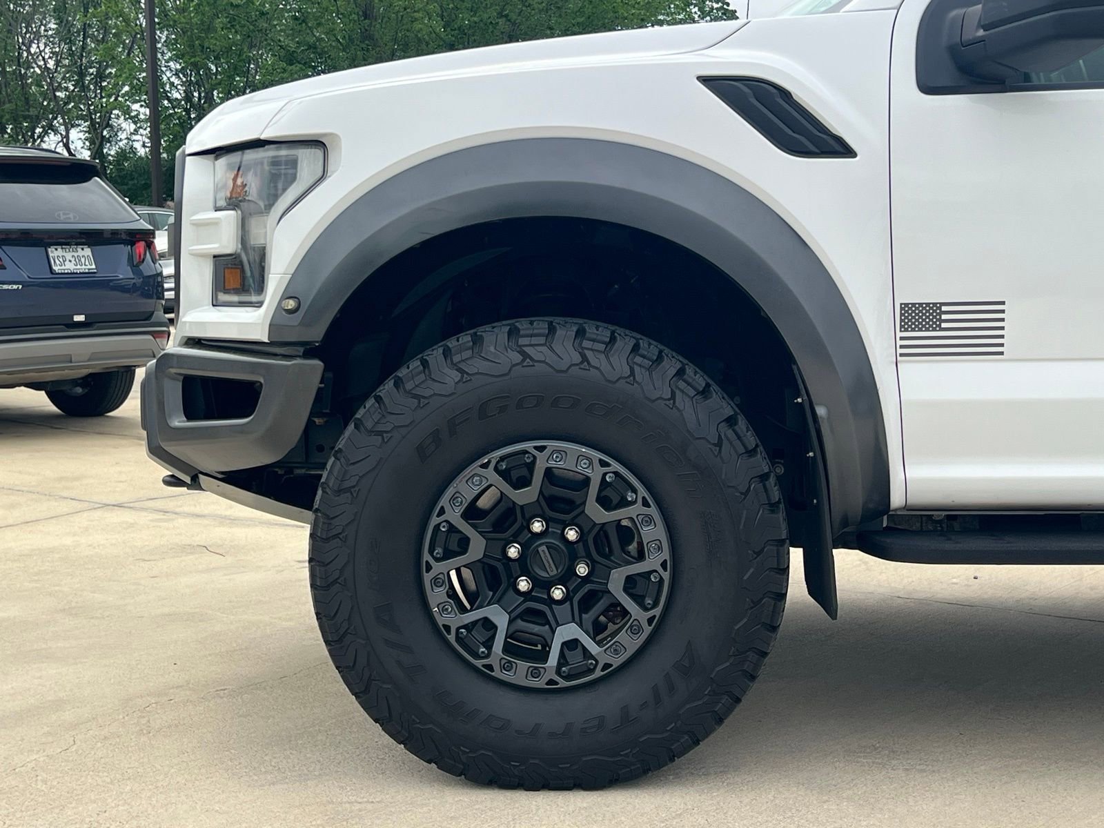 Used 2018 Ford F150 Raptor w/ Equipment Group 801A Mid image 9