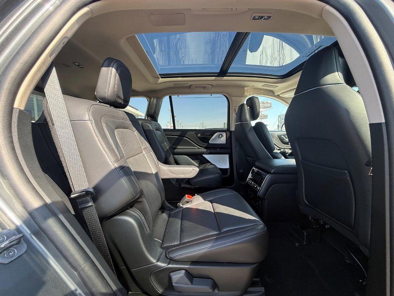Certified 2023 Lincoln Aviator Reserve w/ Equipment Group 201A image 8