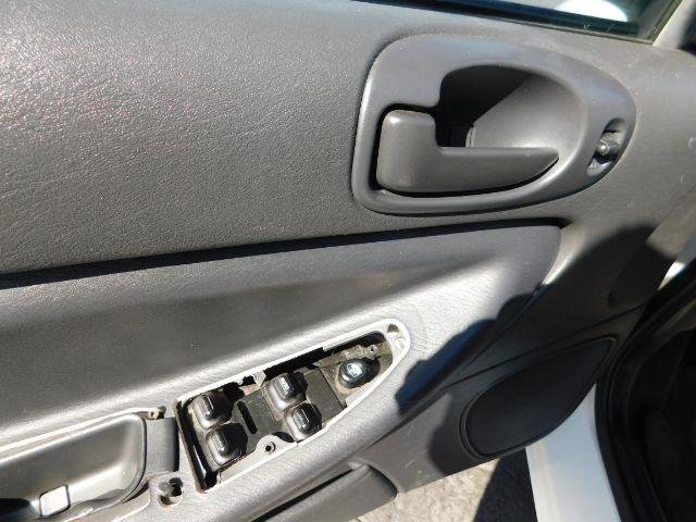 Used 2005 Dodge Stratus SXT image 12