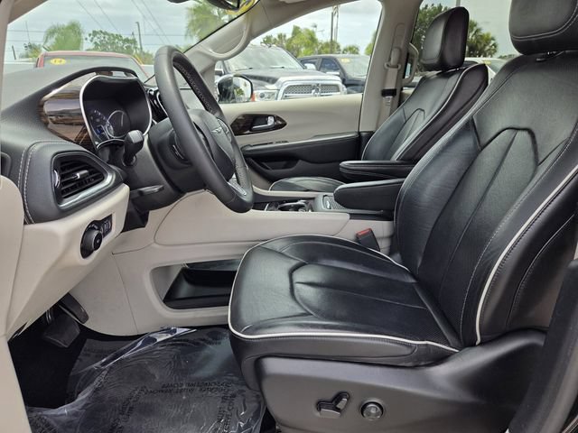 Used 2023 Chrysler Pacifica Limited FWD image 15