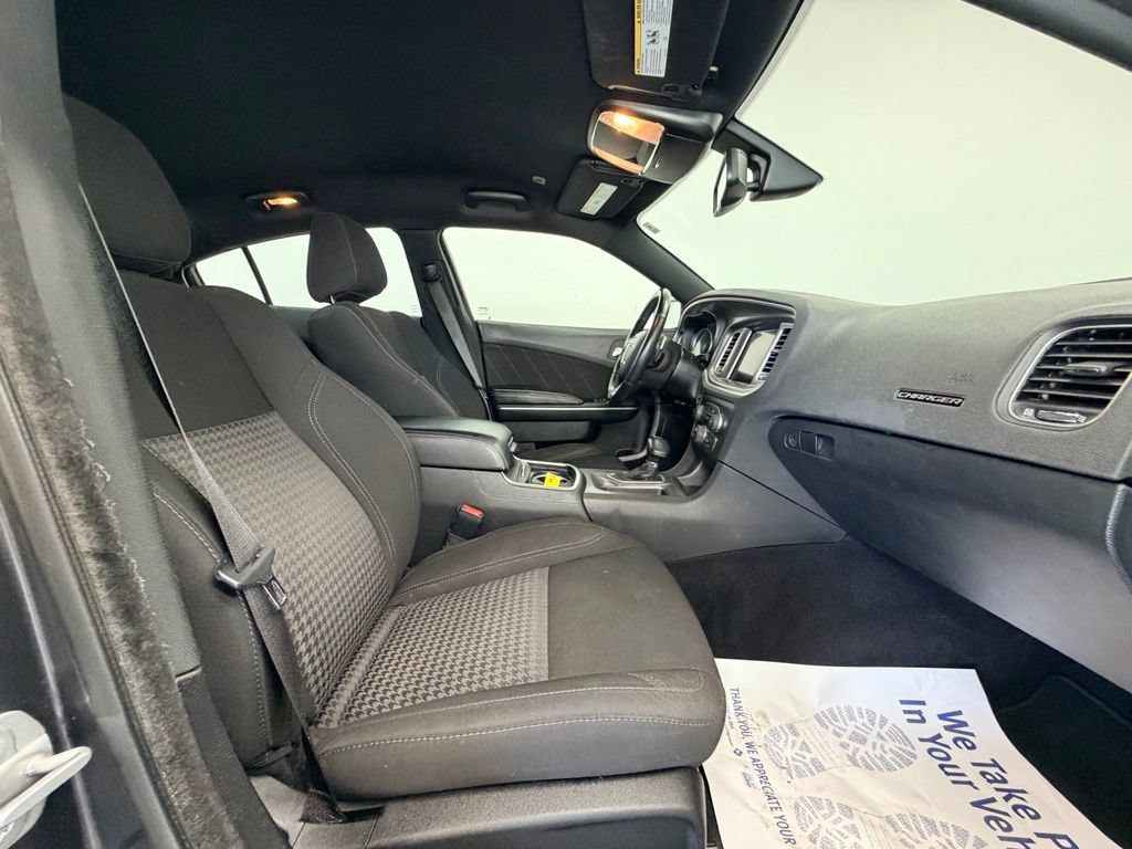 Used 2022 Dodge Charger SXT w/ Cold Weather Package AWD/4WD image 9