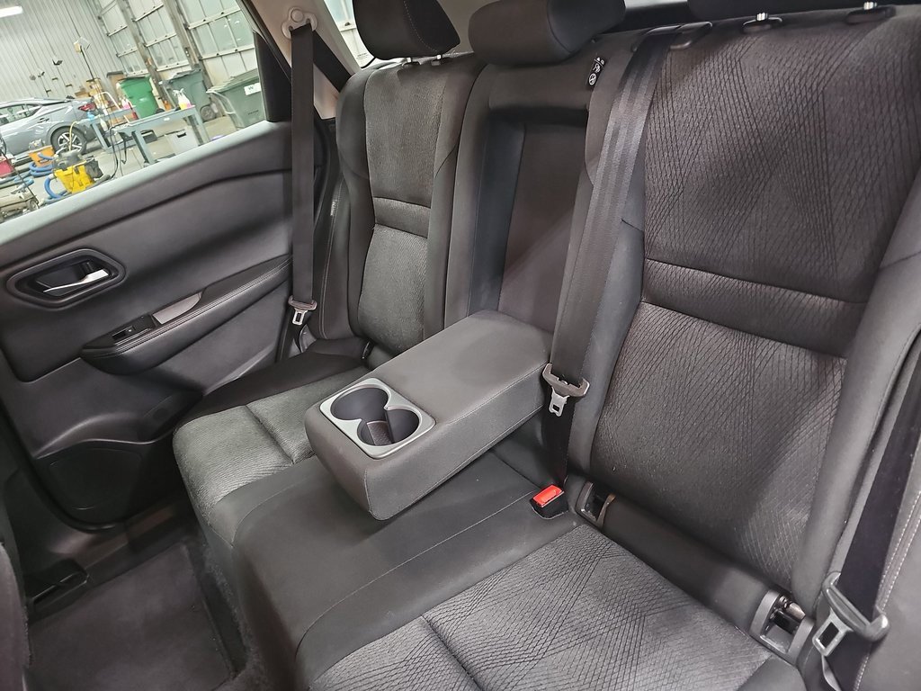 Used 2024 Nissan Rogue SV image 14