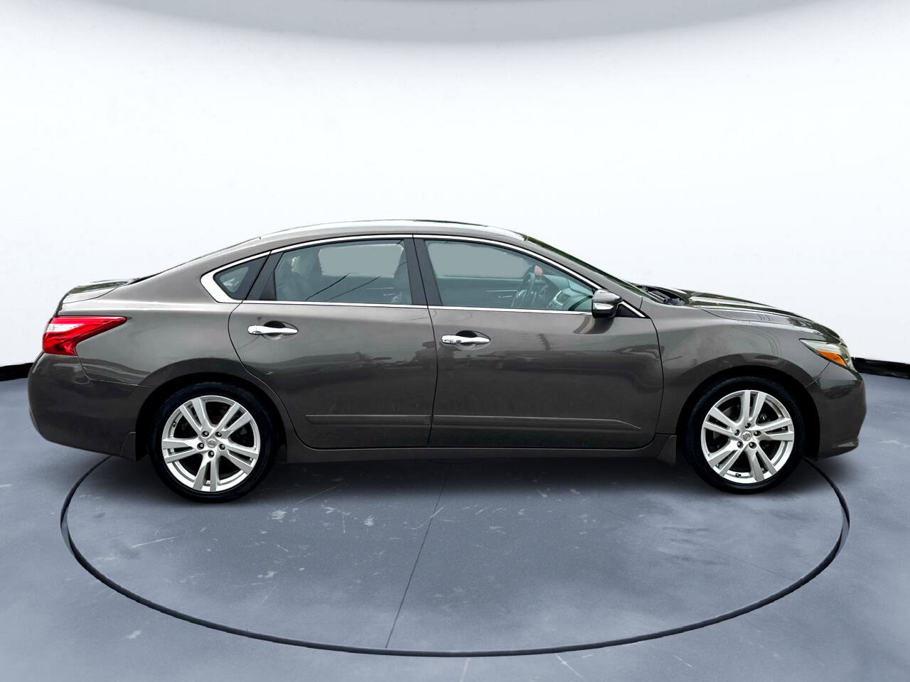 Used 2017 Nissan Altima 3.5 SL w/ 3.5SL Technology Package image 8