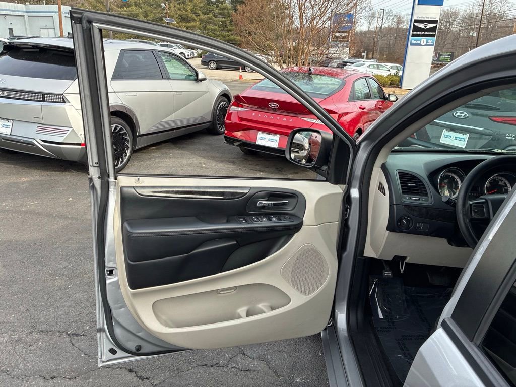 Used 2017 Dodge Grand Caravan SE w/ Power Window Group image 38