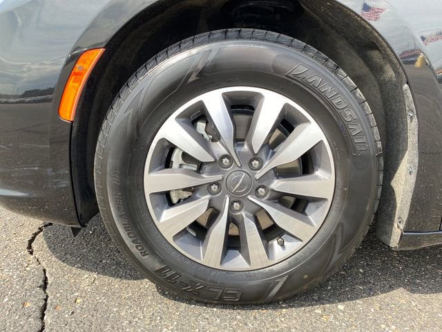 Used 2024 Chrysler Pacifica Limited FWD image 22