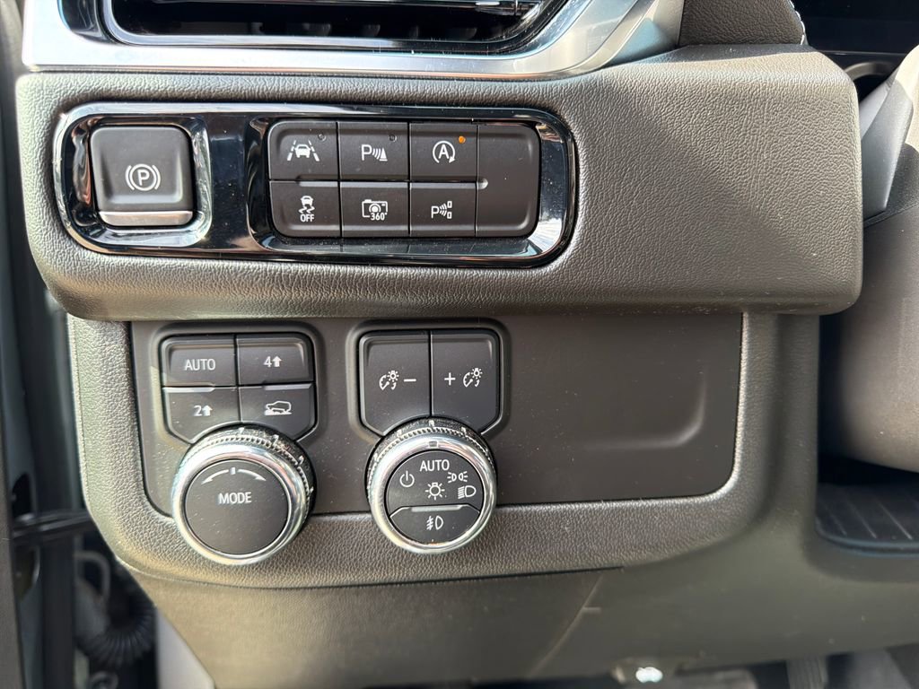 Used 2025 GMC Yukon XL Denali image 36