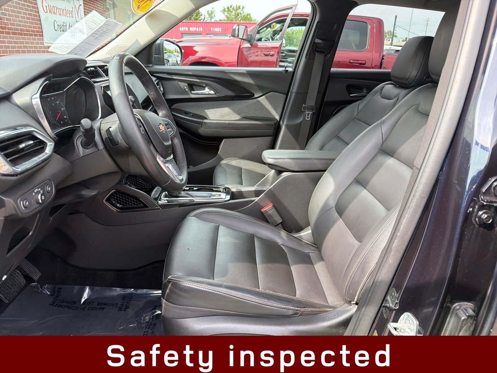 Used 2021 Chevrolet TrailBlazer LT w/ Premium Seating Package FWD image 11