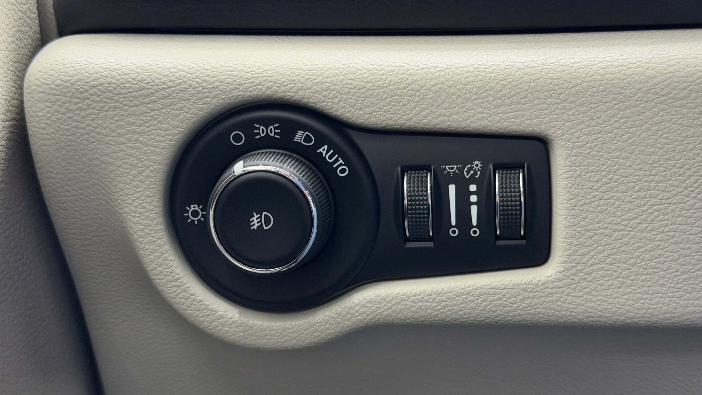 Used 2017 Chrysler Pacifica Touring-L image 19