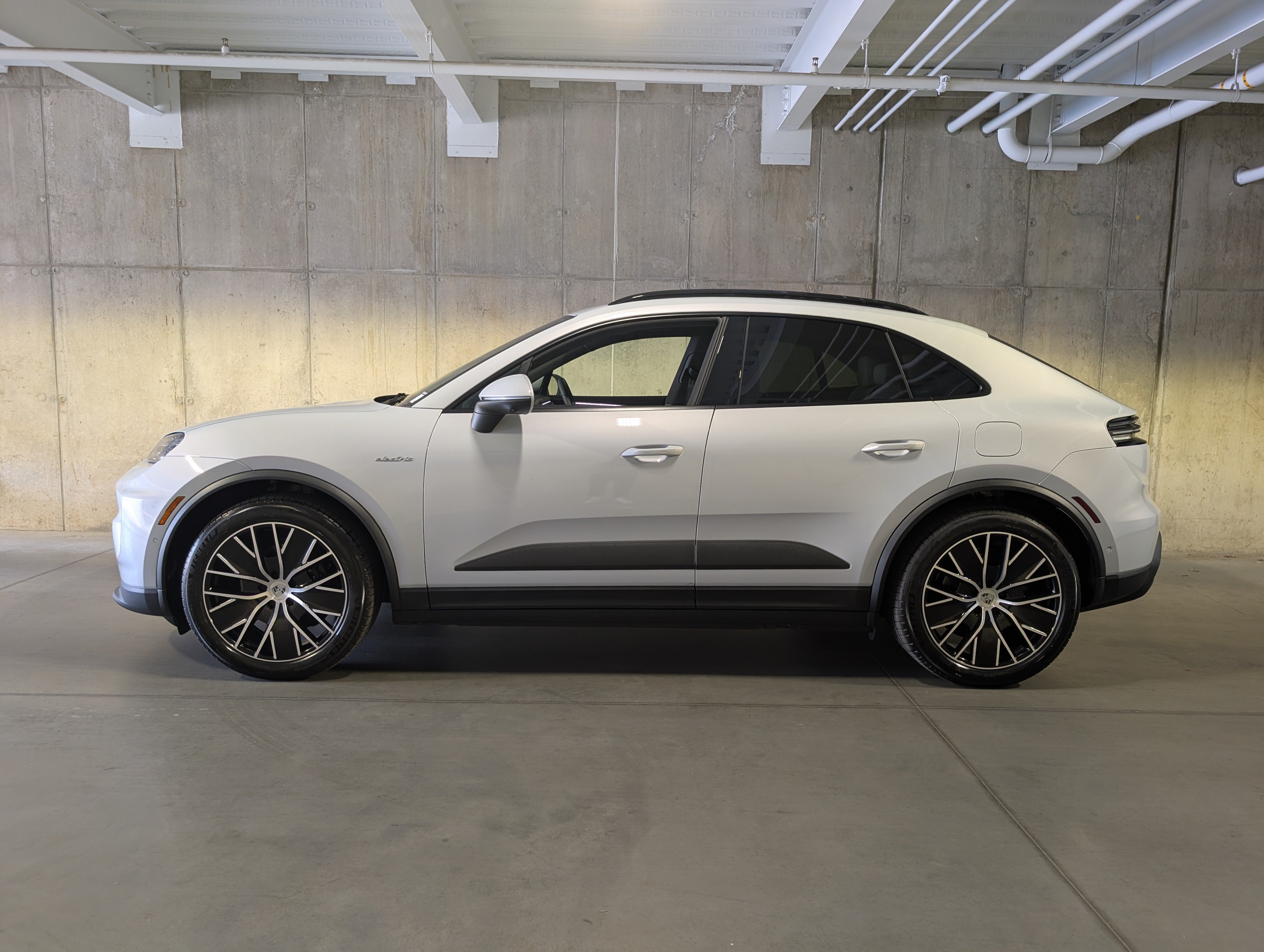 New 2026 Porsche Macan 4 Electric AWD/4WD image 2