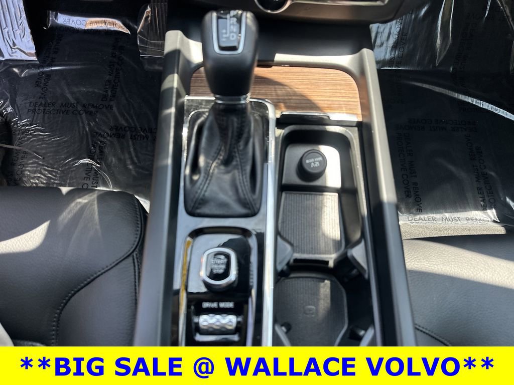 Used 2021 Volvo XC60 T5 Momentum w/ Climate Package AWD/4WD image 21