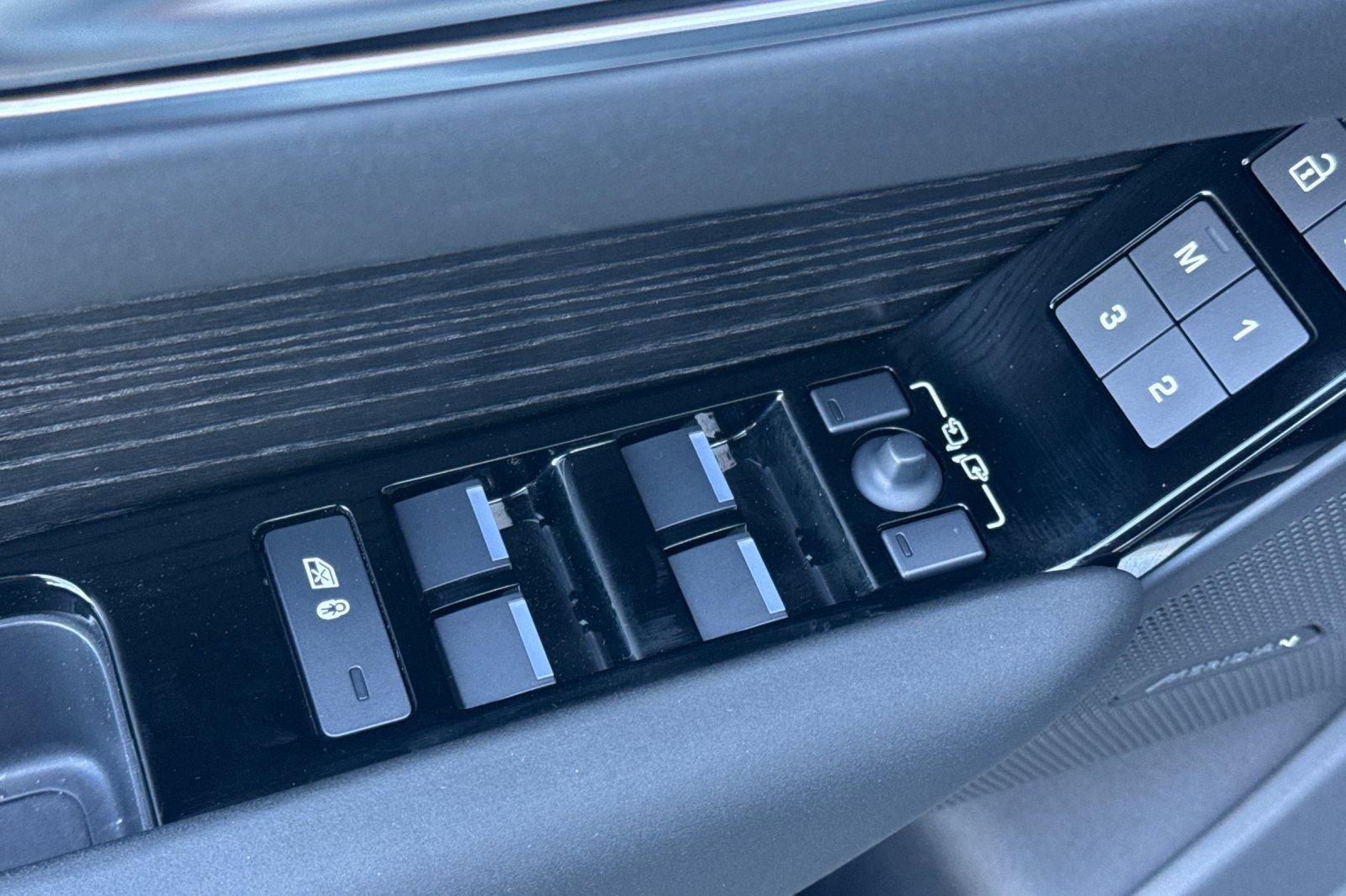 Used 2026 Land Rover Range Rover Velar Dynamic SE image 11