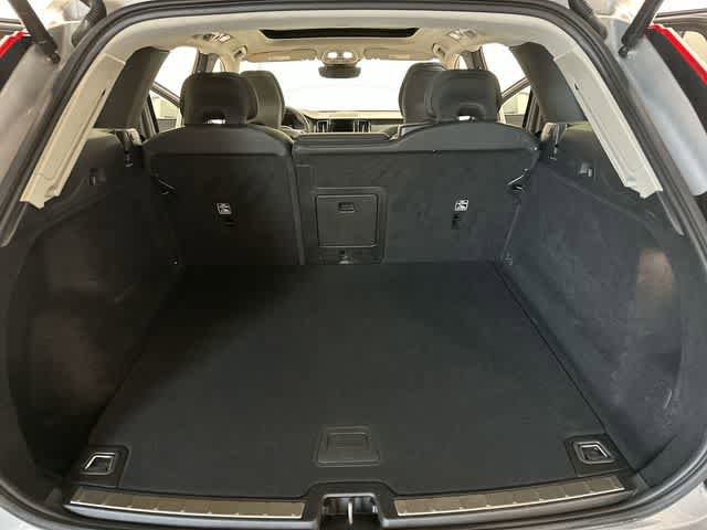 Used 2023 Volvo XC60 B5 Plus w/ Protection Package Premier AWD/4WD image 25
