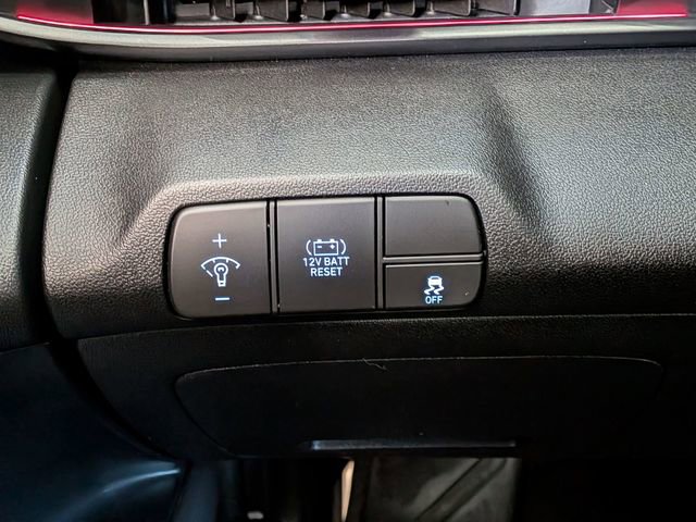 Used 2025 Hyundai Elantra SEL image 18