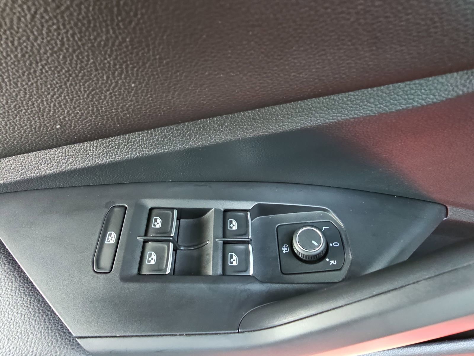 Used 2024 Volkswagen Jetta SE w/ Panoramic Sunroof Package FWD image 26