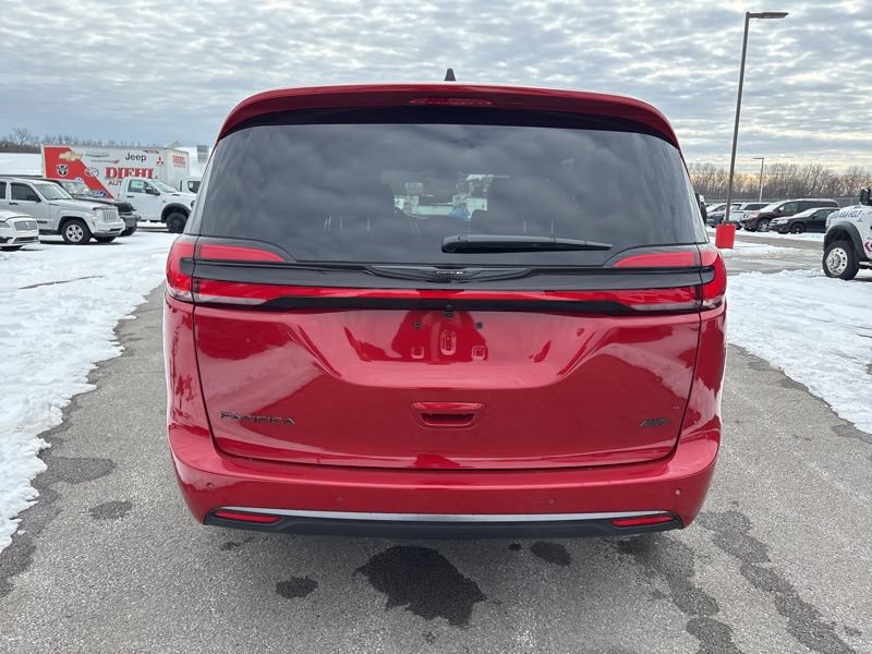 New 2026 Chrysler Pacifica Select AWD/4WD image 4