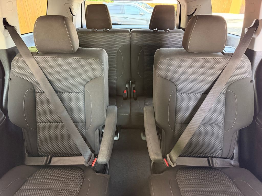 Used 2023 GMC Acadia SLE w/ Driver Convenience Package FWD image 29