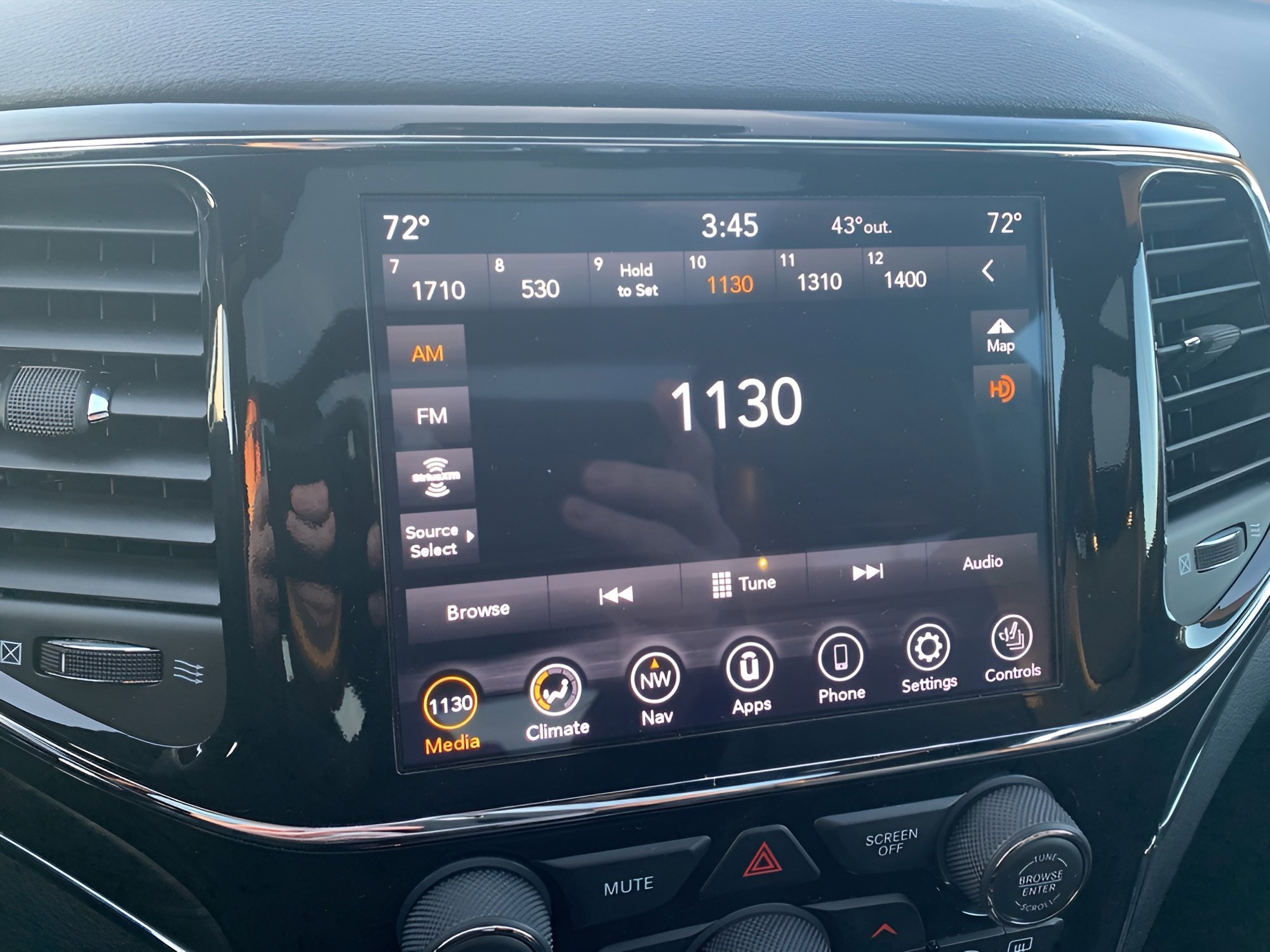 Used 2021 Jeep Grand Cherokee Limited w/ Luxury Group II image 17