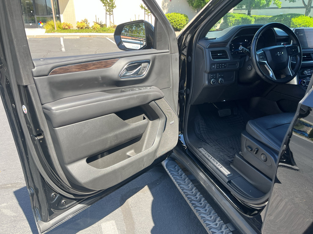 Used 2022 Chevrolet Tahoe Z71 w/ Luxury Package AWD/4WD image 14