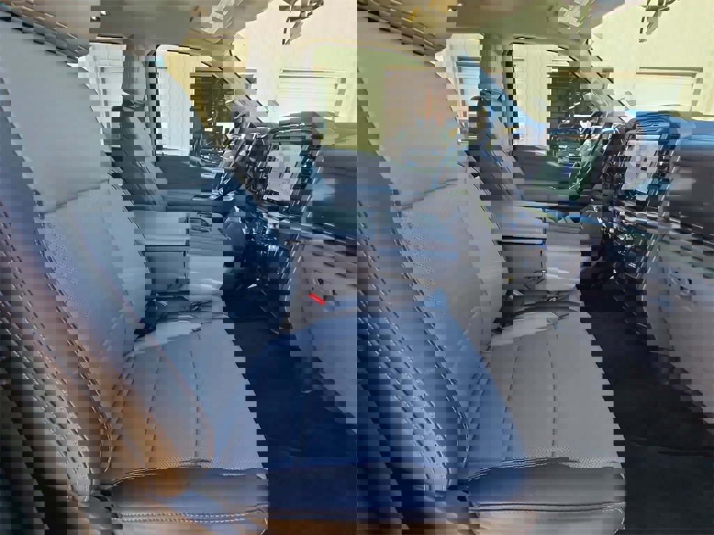 Used 2022 Ford F150 Lariat image 10