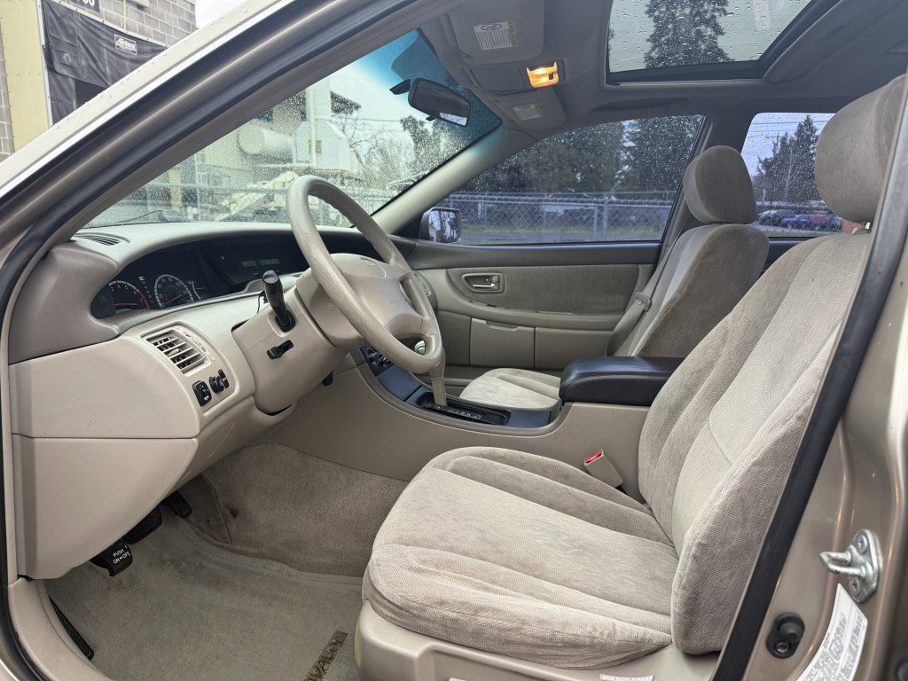 Used 2000 Toyota Avalon XL image 12