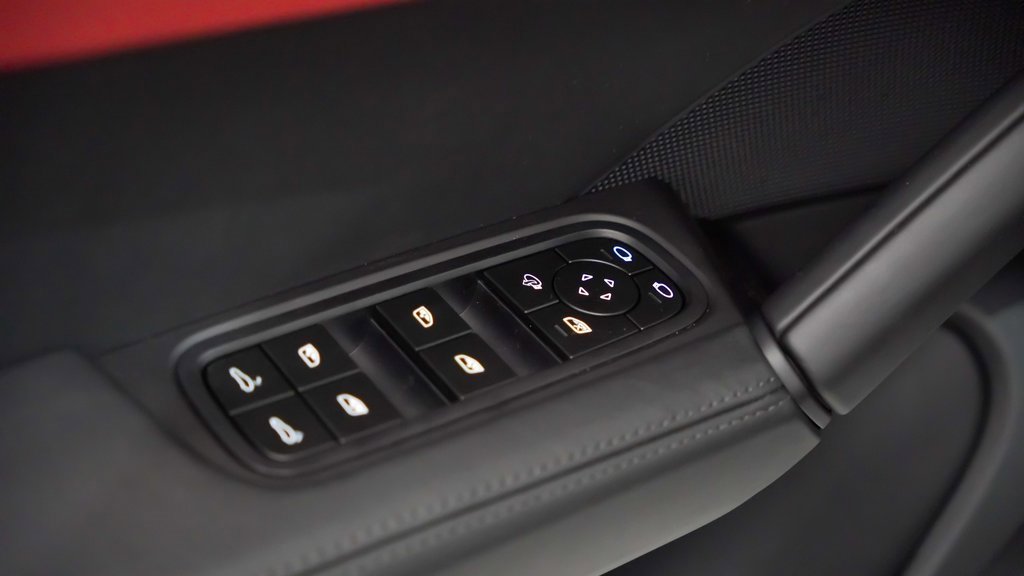 New 2025 Porsche Cayenne Coupe image 23