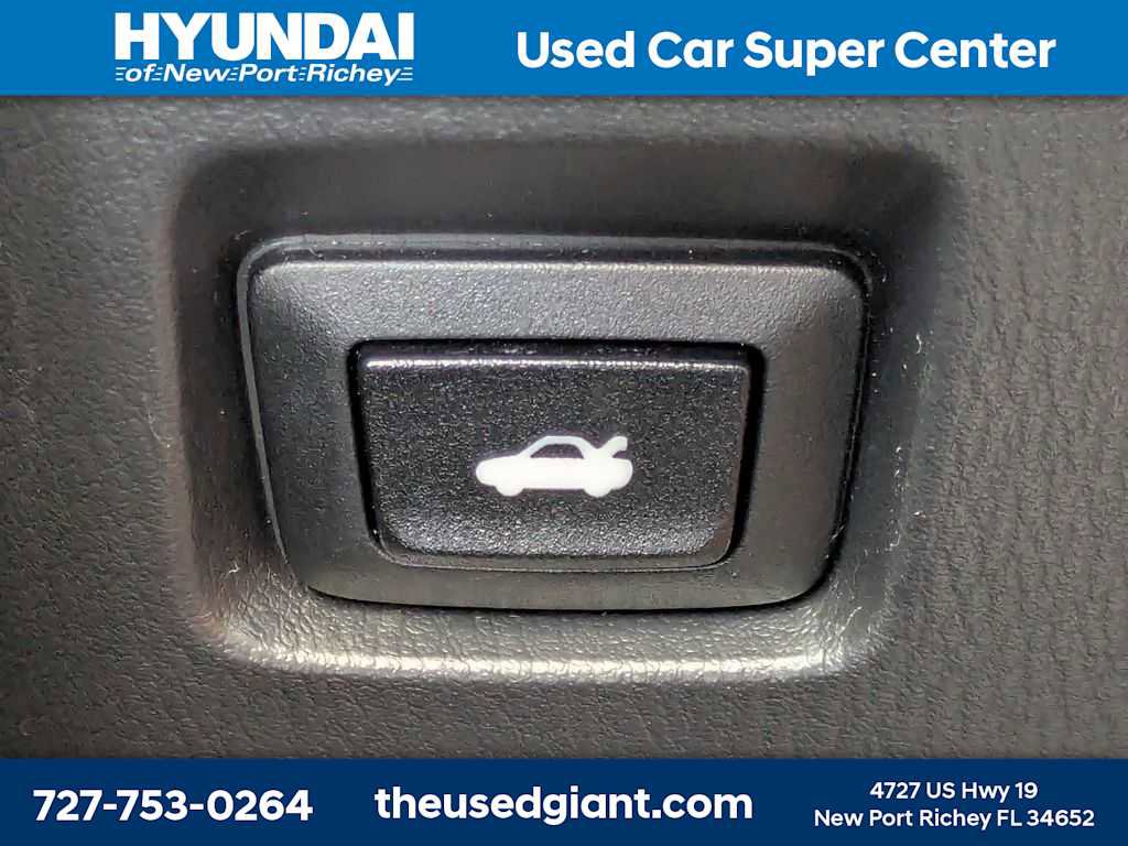 Used 2016 MAZDA MAZDA3 i Sport w/ Preferred Equipment Package image 24