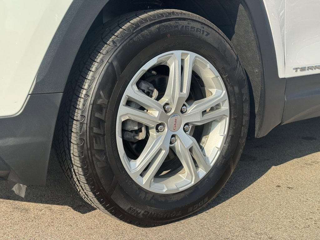 Used 2023 GMC Terrain SLE image 29