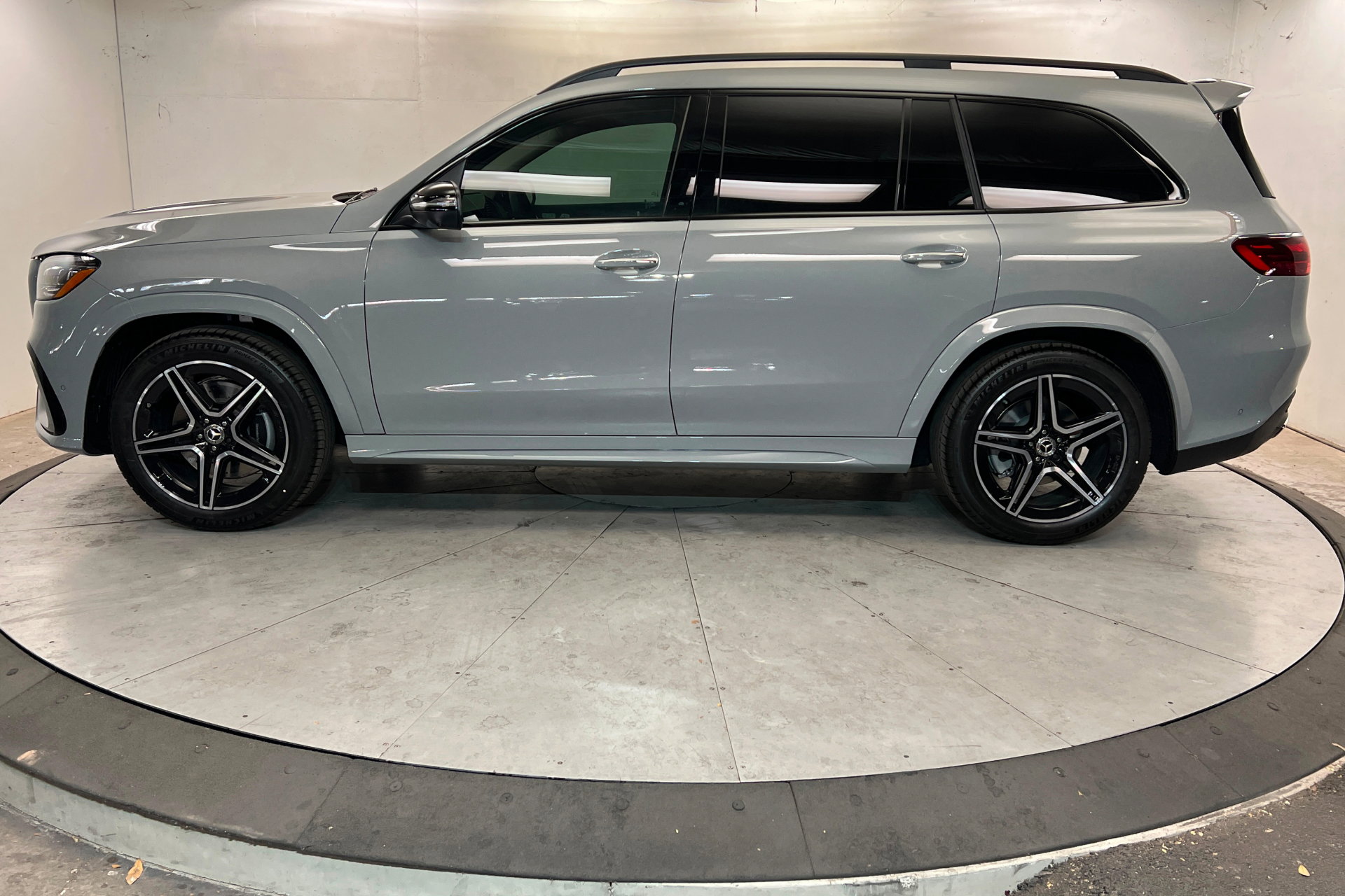 New 2026 Mercedes-Benz GLS 450 4MATIC image 2