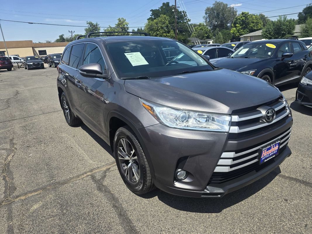 Used 2017 Toyota Highlander LE AWD/4WD image 5