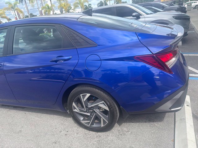 Used 2025 Hyundai Elantra Sport FWD image 9