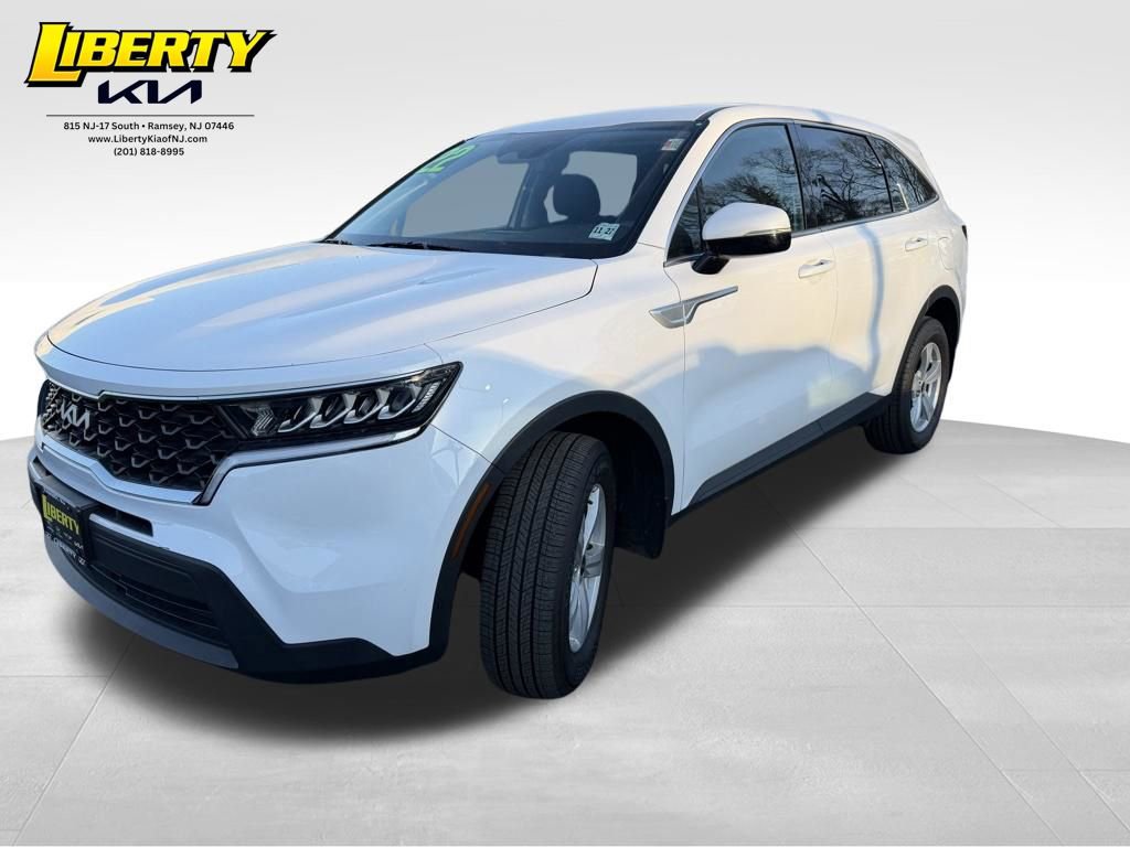 Used 2022 Kia Sorento LX image 3