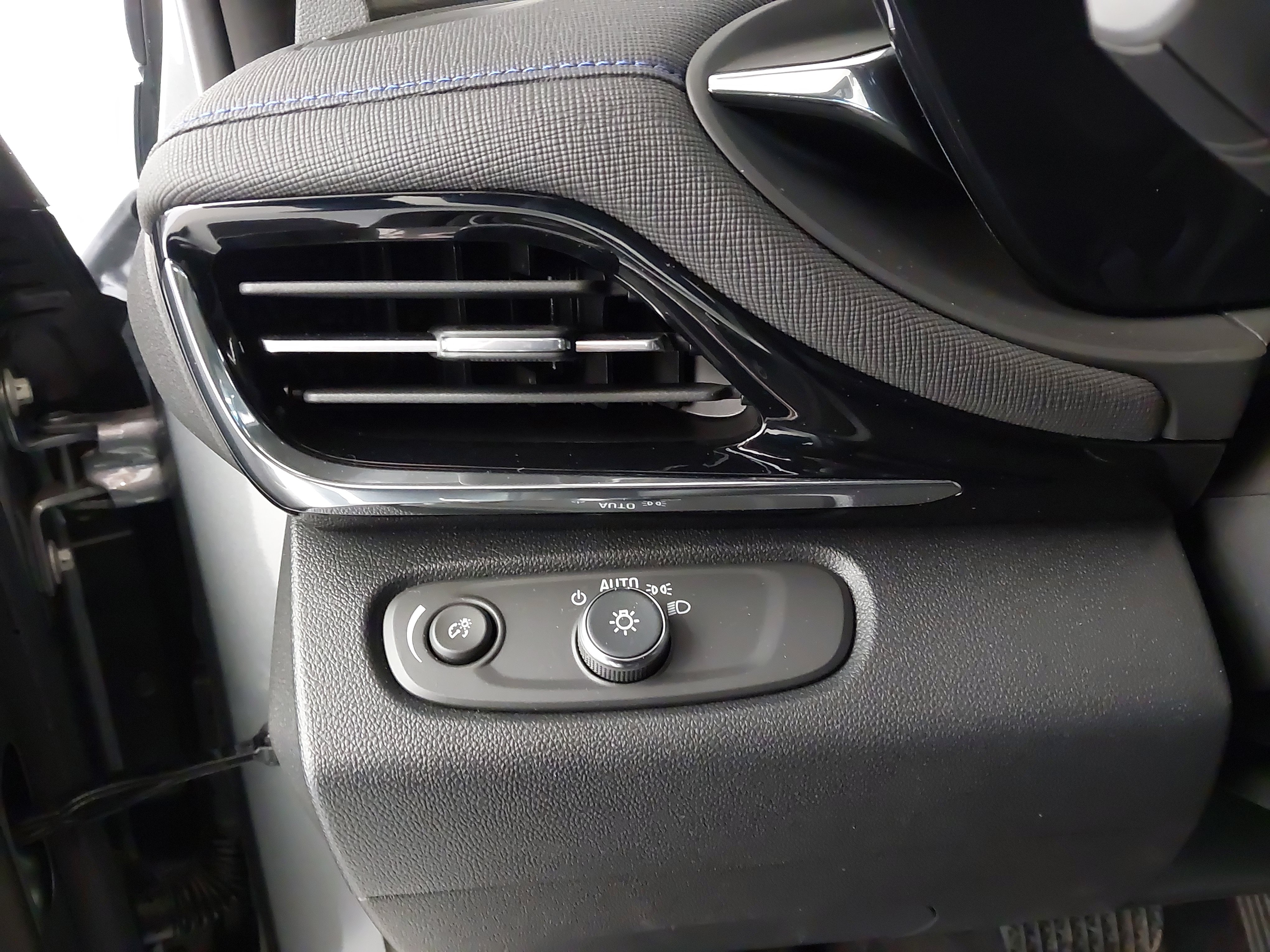 Used 2025 Buick Envista Sport Touring FWD image 24