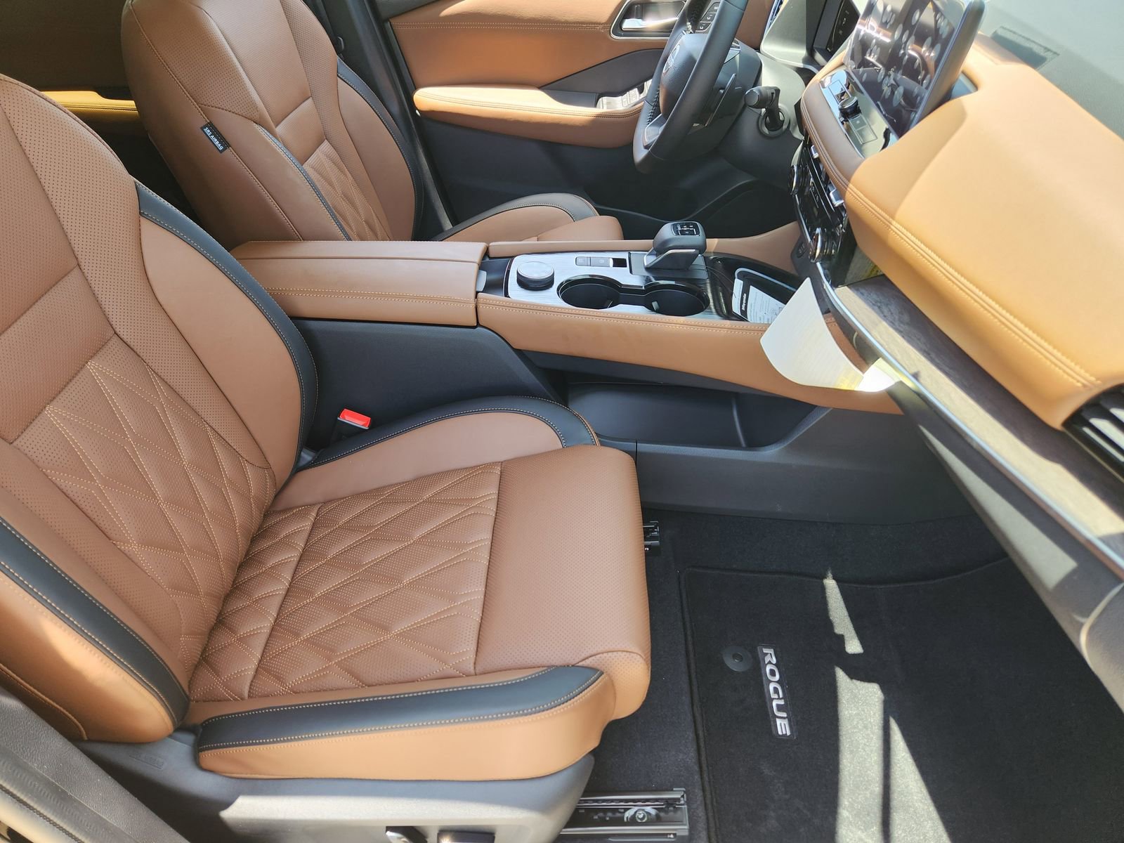 New 2025 Nissan Rogue Platinum w/ Platinum Premium Package image 13