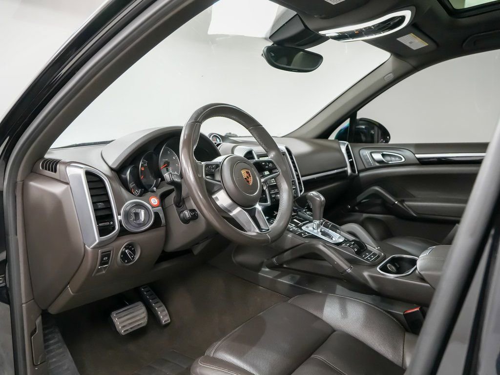 Used 2016 Porsche Cayenne S image 4