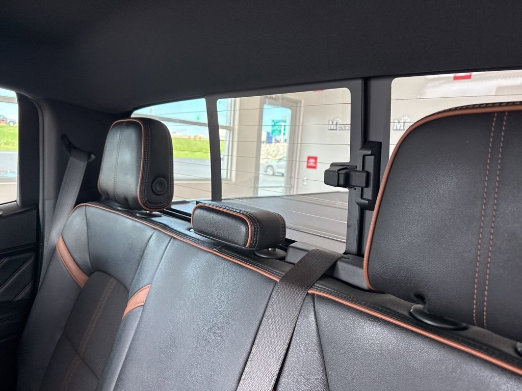Used 2025 GMC Canyon AT4 image 17