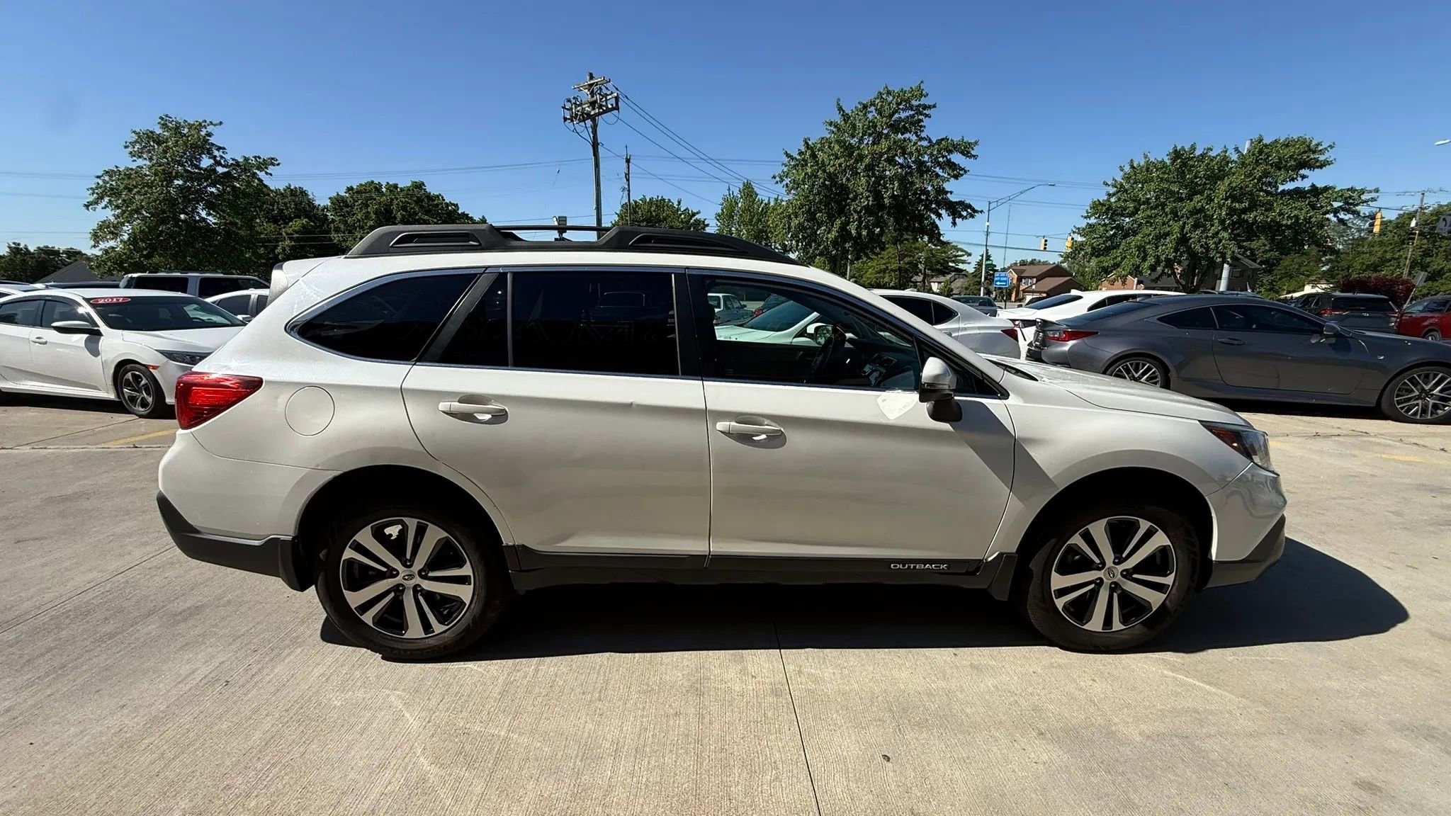 Used 2019 Subaru Outback 3.6R Limited w/ Popular Package #2 AWD/4WD image 8