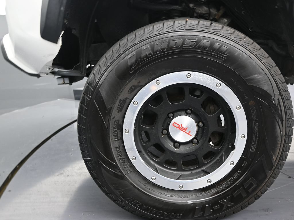 Used 2020 Toyota Tacoma TRD Off-Road AWD/4WD image 10