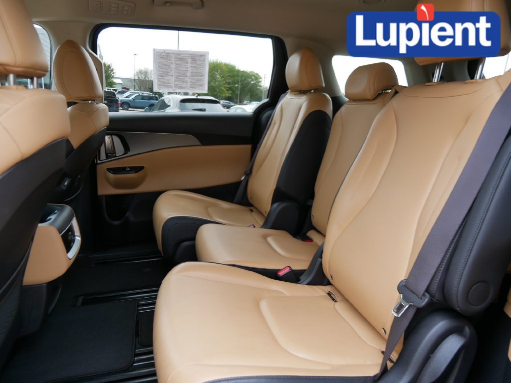 Used 2024 Kia Carnival LX FWD image 9