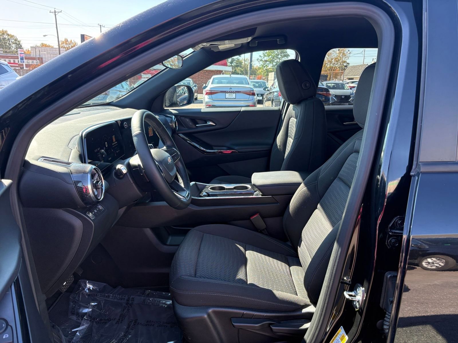 Used 2025 Chevrolet Equinox LT image 25