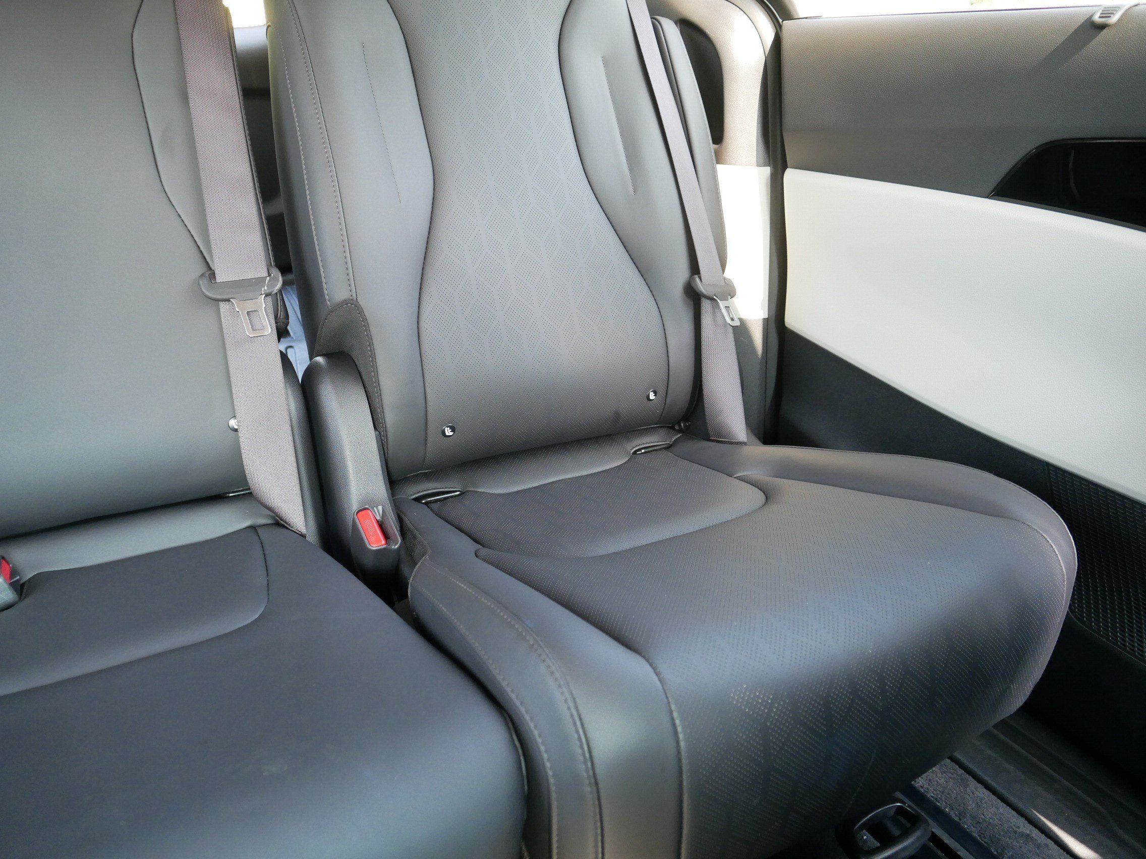 Certified 2024 Kia Carnival EX FWD image 14
