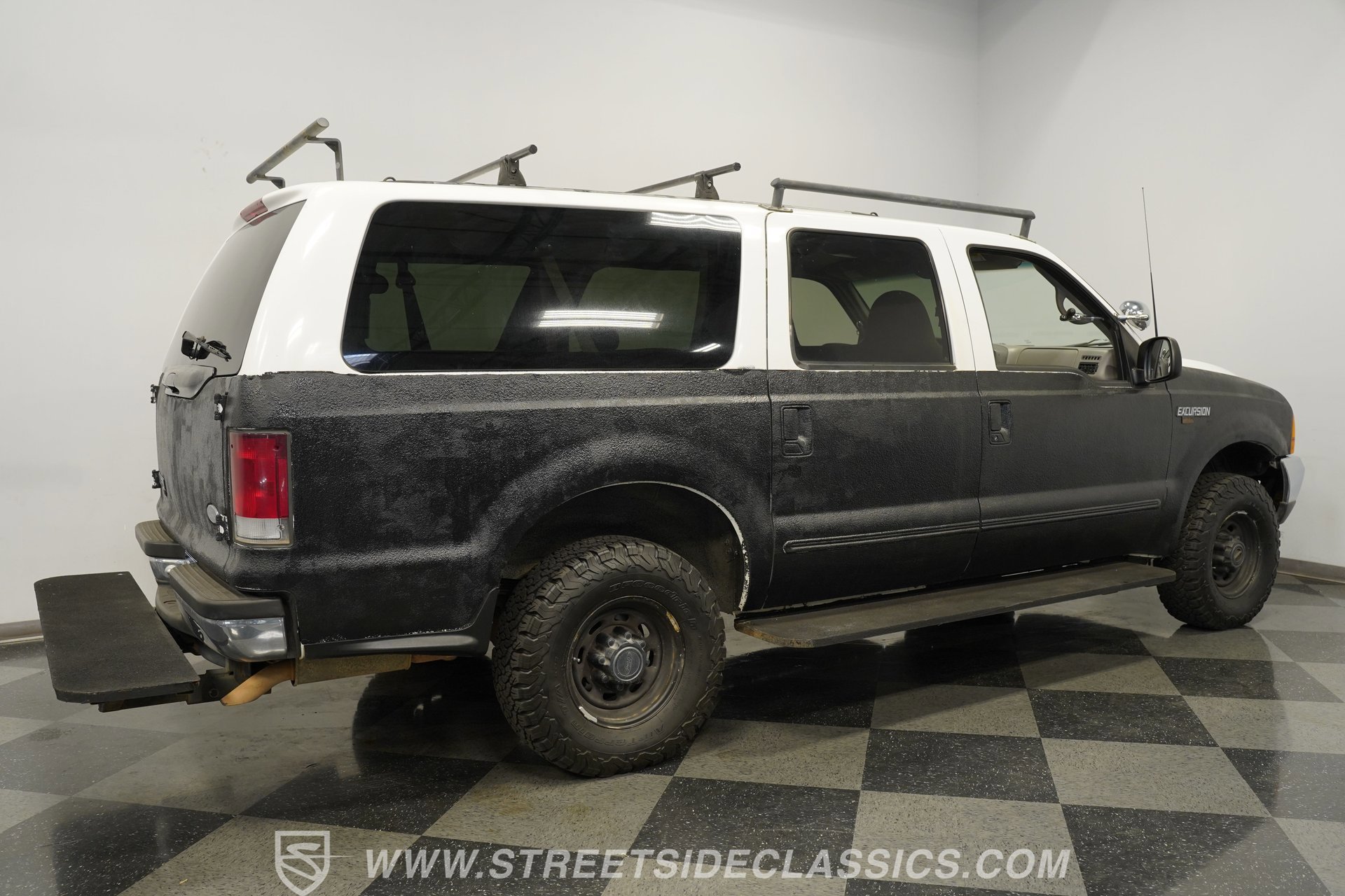 Used 2000 Ford Excursion XLT image 12