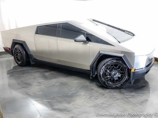 Used 2024 Tesla Cybertruck AWD Crew Cab image 5