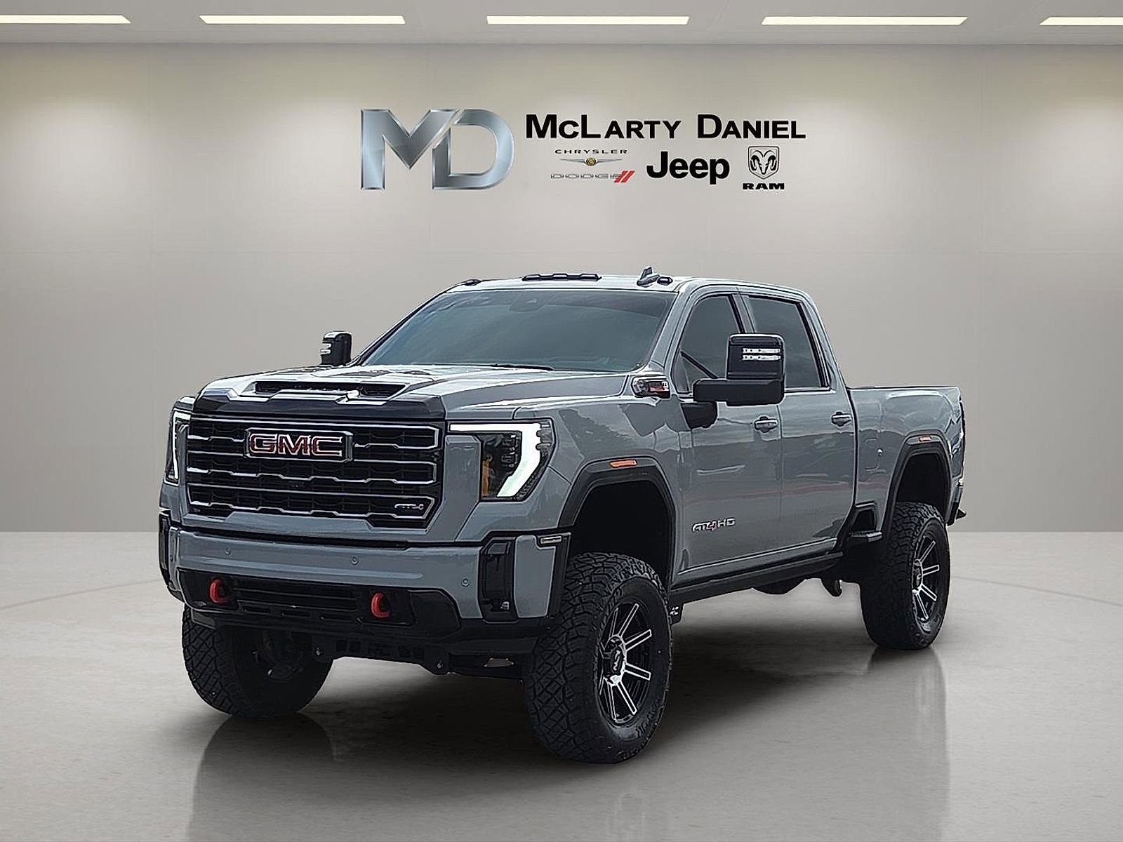 Used 2025 GMC Sierra 2500 AT4 w/ AT4 Premium Plus Package AWD/4WD image 2