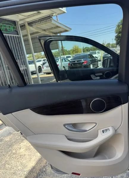 Used 2022 Mercedes-Benz GLC 300 w/ Premium Package Lite image 20