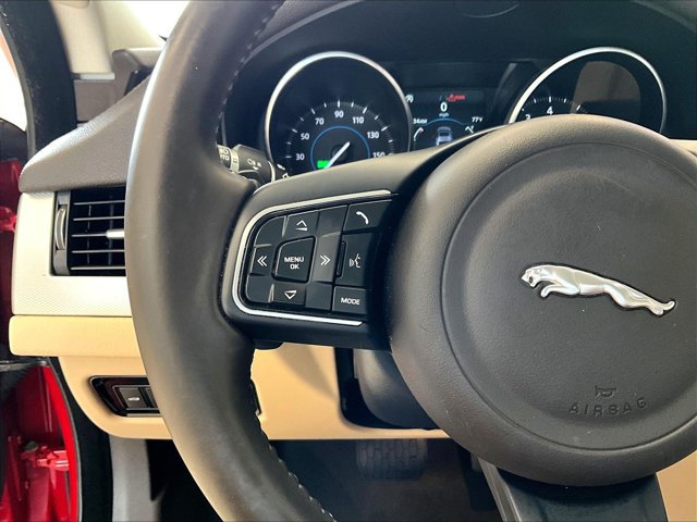 Used 2018 Jaguar XF Premium RWD image 18
