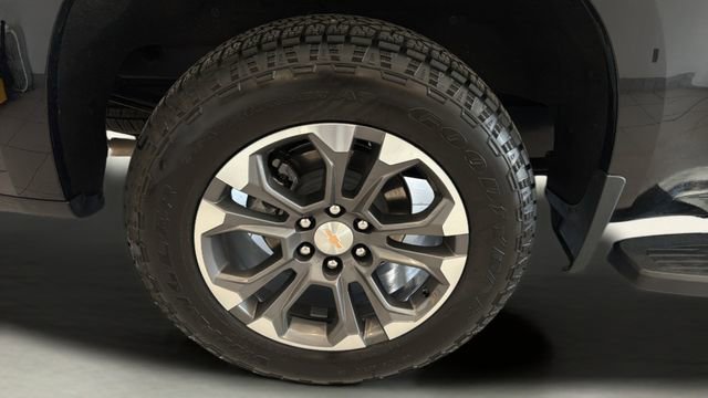 Used 2025 Chevrolet Silverado 1500 High Country w/ Technology Package image 32